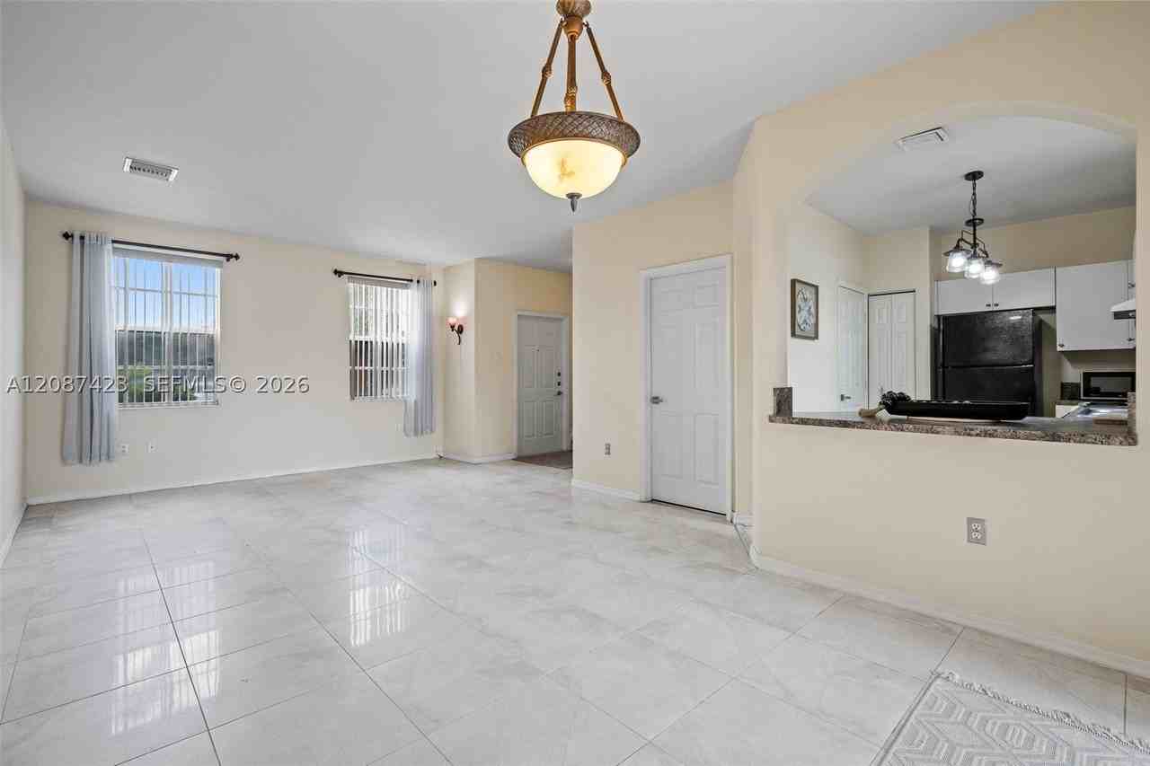 645 E Mowry Ct - Photo 4 of 22