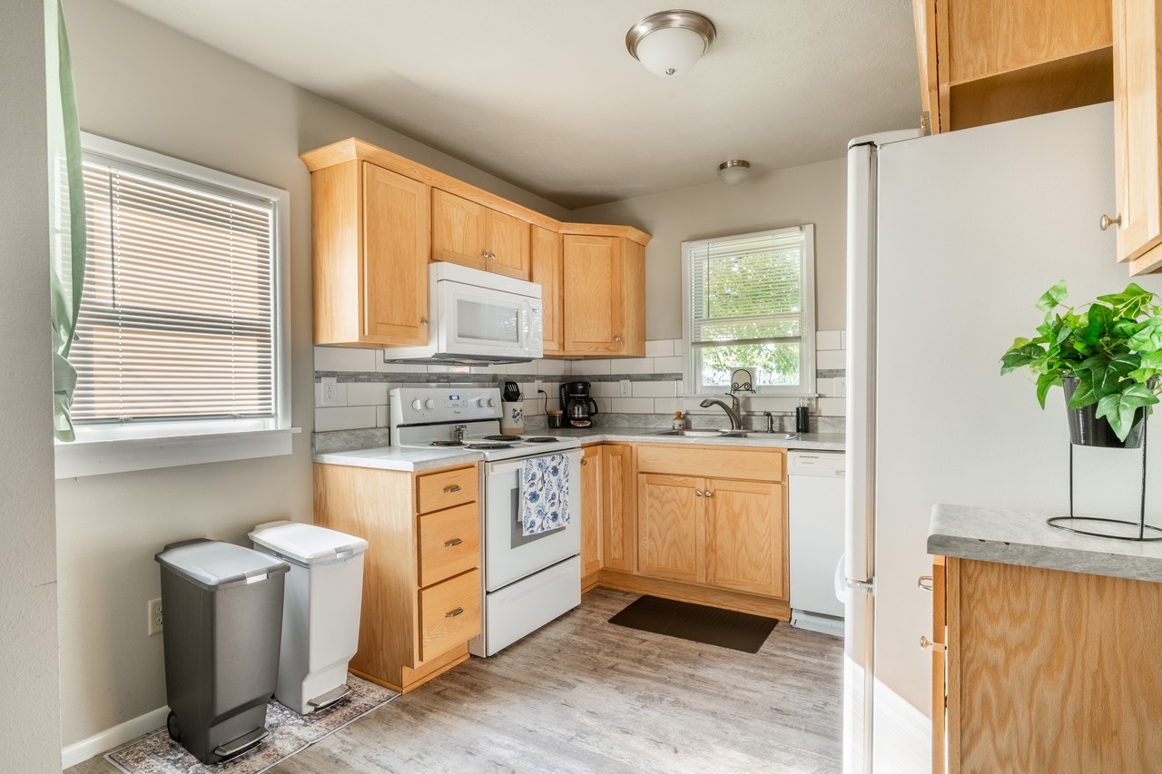 2515 S Duluth Ave #2515 - Photo 5 of 27