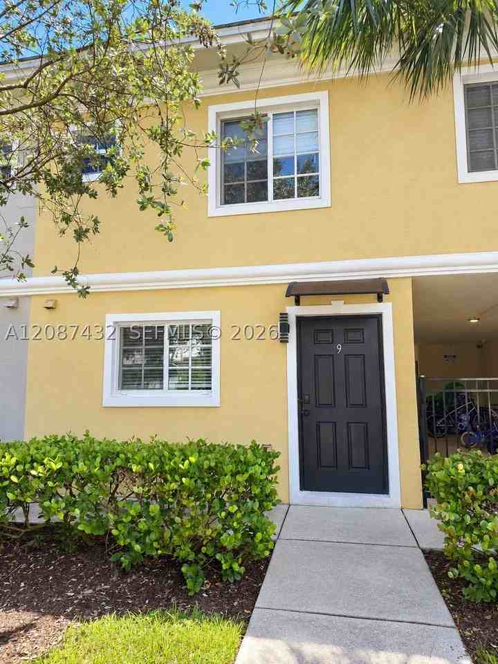 1000 Palm Trl #9