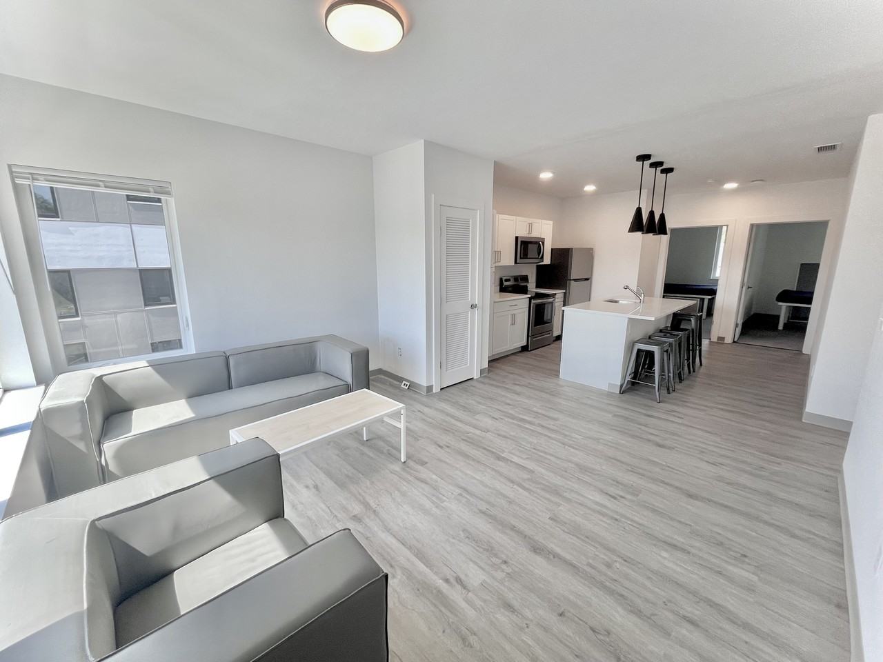 The Gem - 202 Linden Avenue - Photo 4 of 7