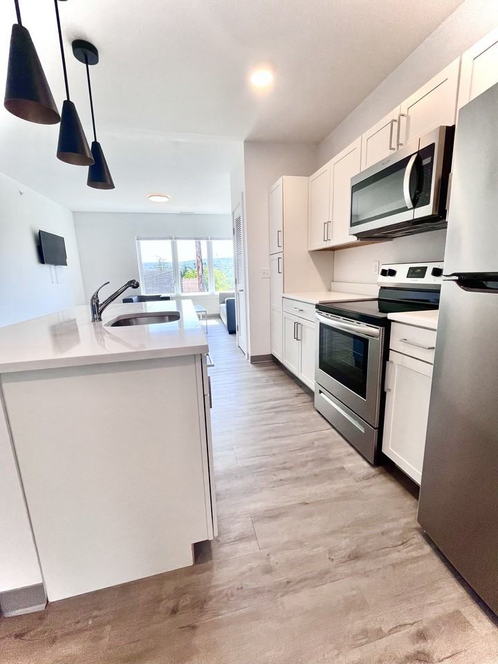 The Gem - 202 Linden Avenue - Photo 5 of 7