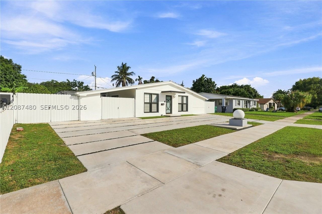 9298 Jamaica Dr - Photo 2 of 29