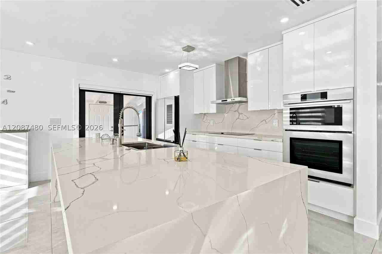 9298 Jamaica Dr - Photo 6 of 29