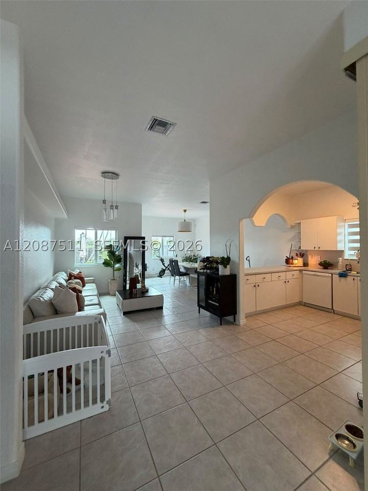 16104 Sw 55th Ter - Photo 2 of 9