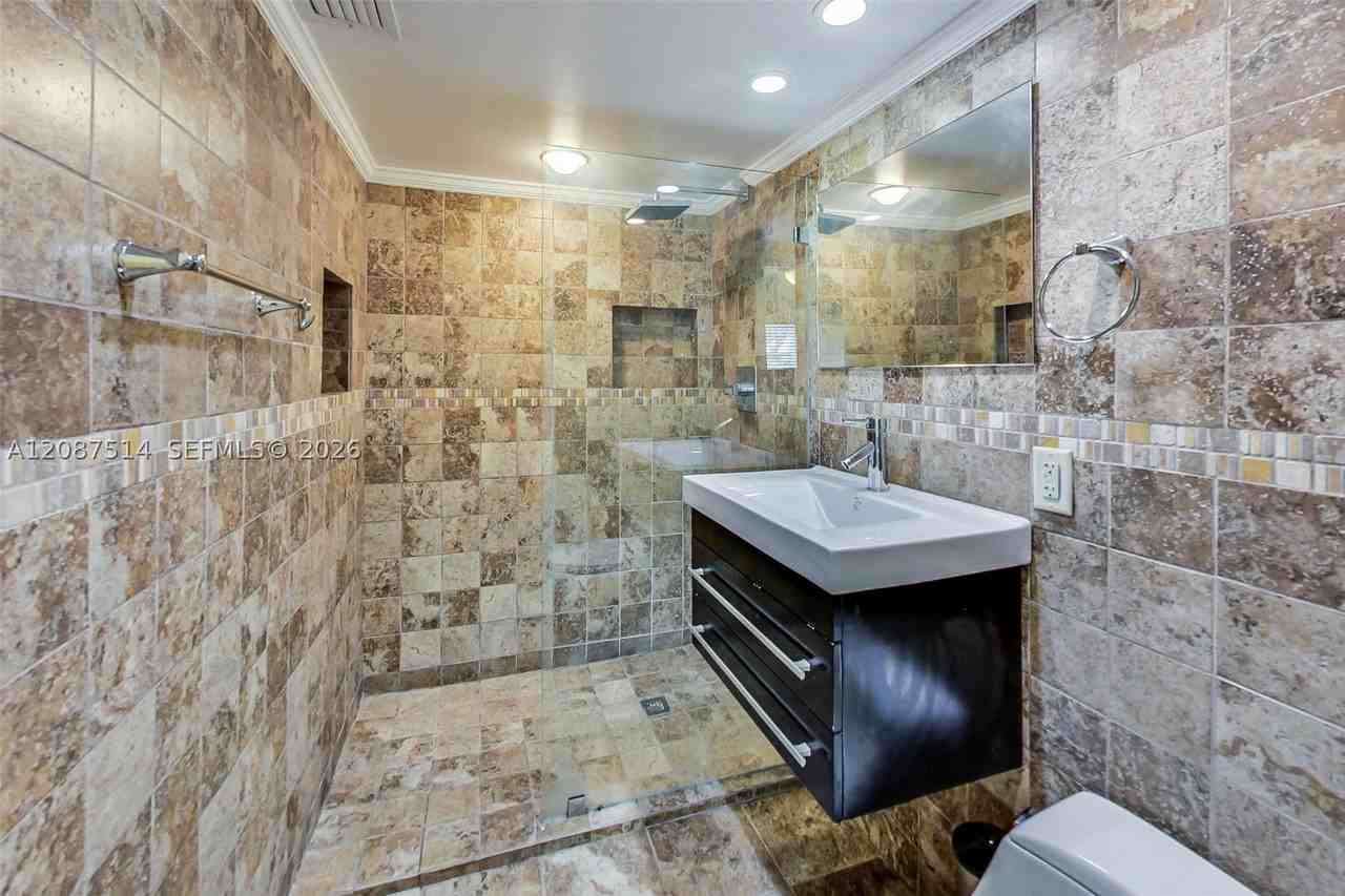 8613 Sw 79th Pl - Photo 3 of 47