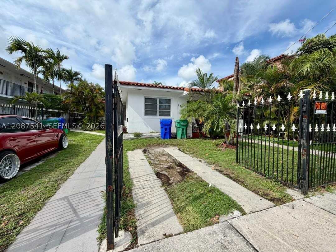 975 Sw 10th St #5 - Photo 2 of 40