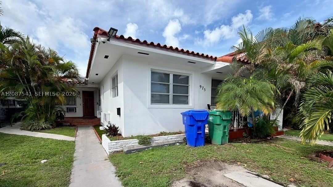 975 Sw 10th St #5 - Photo 3 of 40