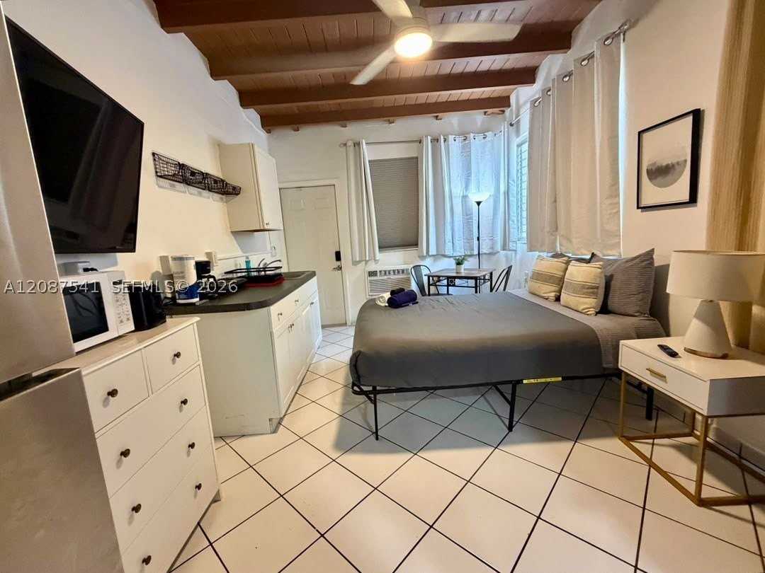 975 Sw 10th St #5 - Photo 5 of 40