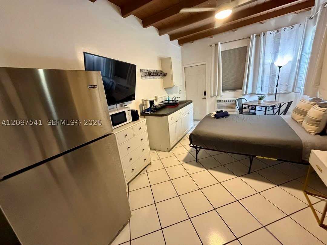 975 Sw 10th St #5 - Photo 6 of 40