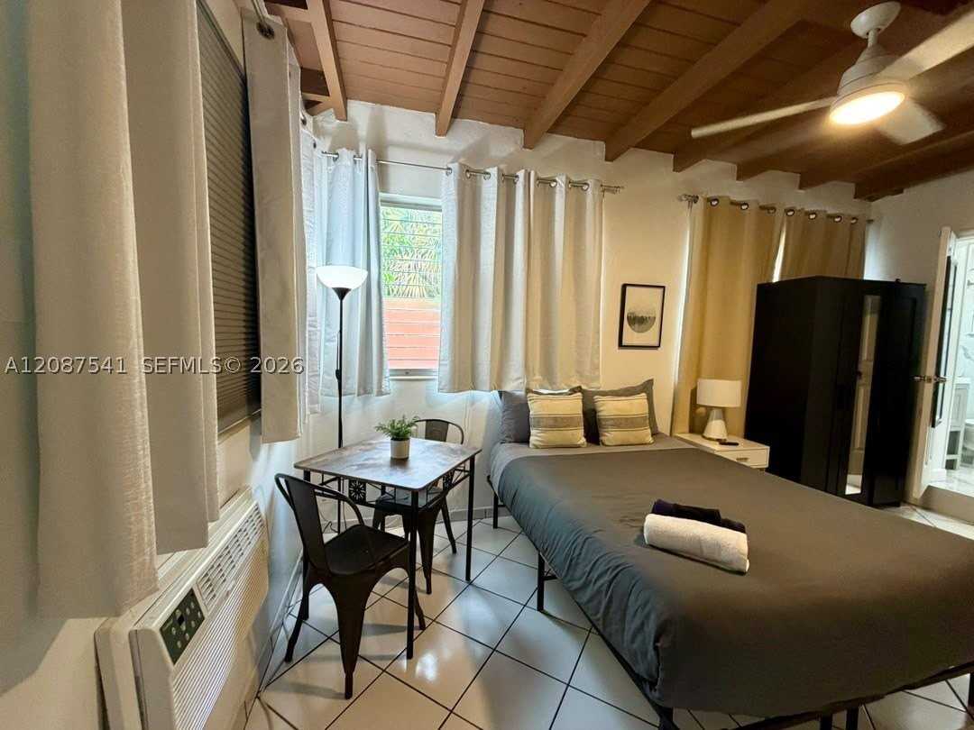975 Sw 10th St #5 - Photo 7 of 40