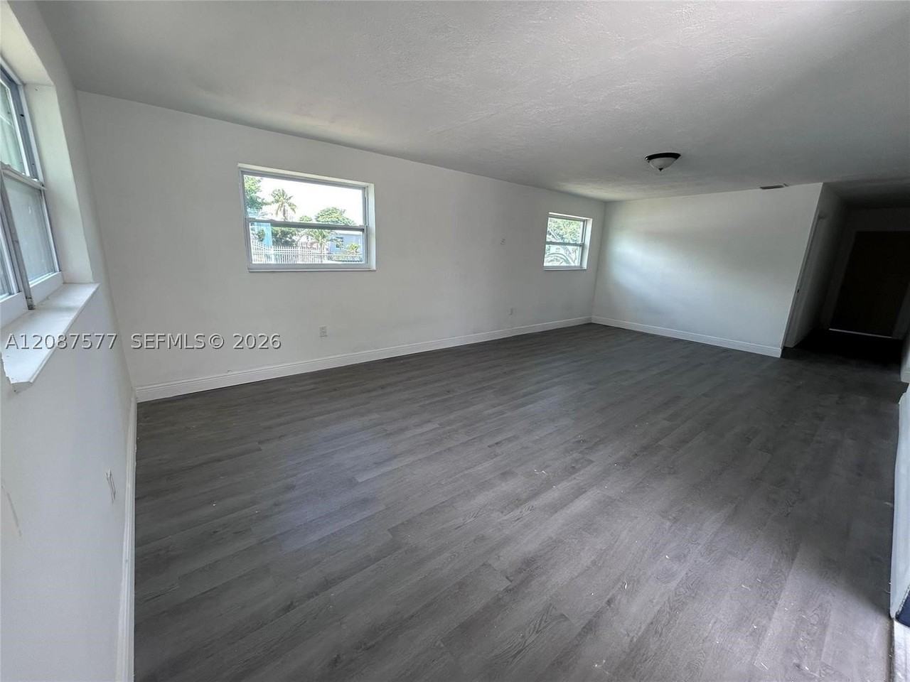 1835 Nw 122nd St - Photo 3 of 7