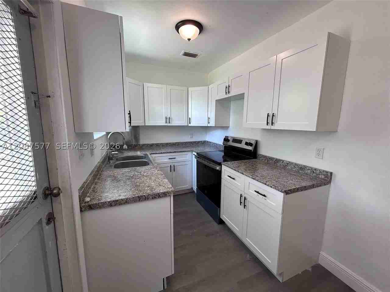 1835 Nw 122nd St - Photo 4 of 7