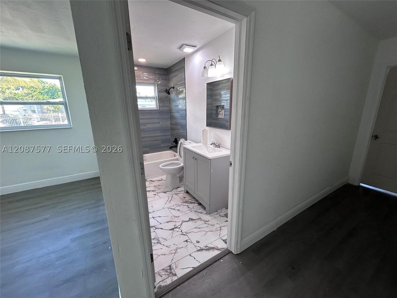 1835 Nw 122nd St - Photo 6 of 7