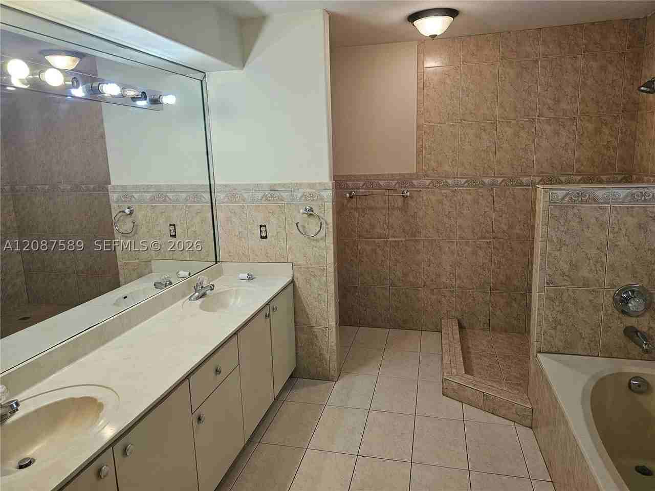19403 Nw 82nd Pl #19403 - Photo 7 of 15