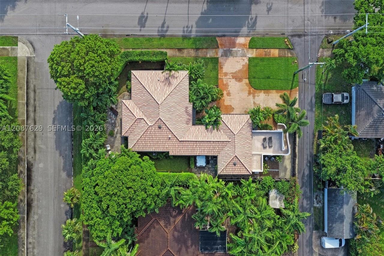 712 S 15th Ave - Photo 3 of 50