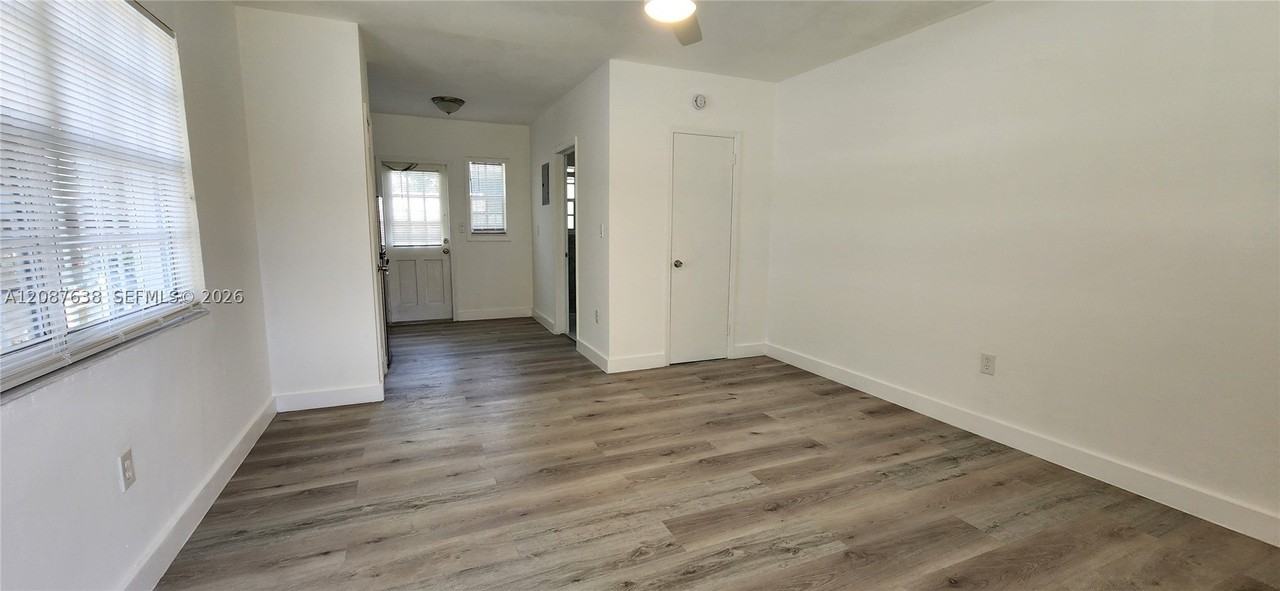 930 Sw 4th Ave #3 - Photo 3 of 6