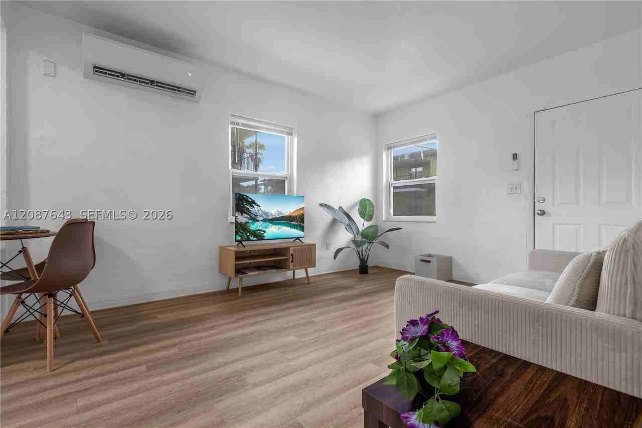 180 Ne 68th St #1 - Photo 5 of 21