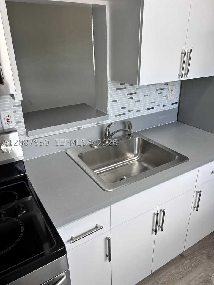 16911 Ne 21st Ave #8 - Photo 2 of 25