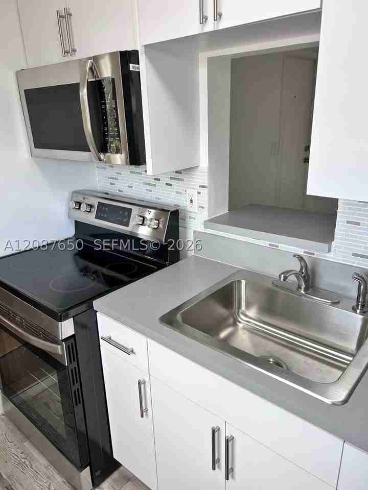 16911 Ne 21st Ave #8 - Photo 4 of 25