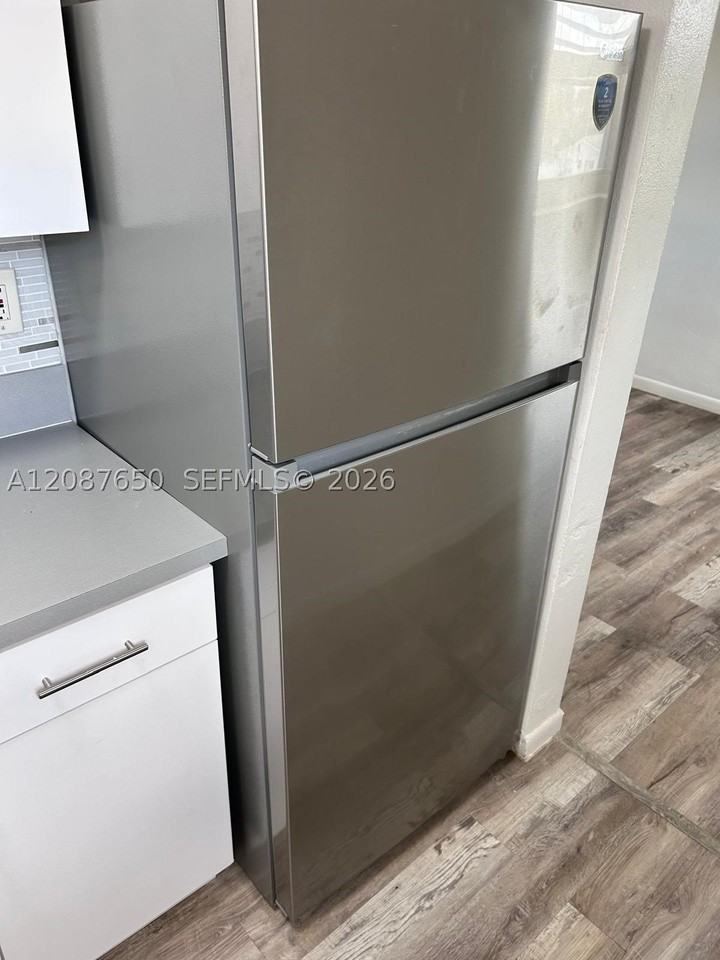 16911 Ne 21st Ave #8 - Photo 5 of 25