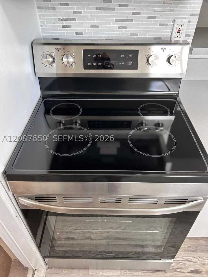 16911 Ne 21st Ave #8 - Photo 6 of 25