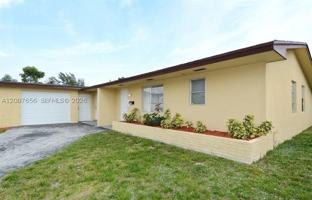 featured image of 4304 N Shore Dr
