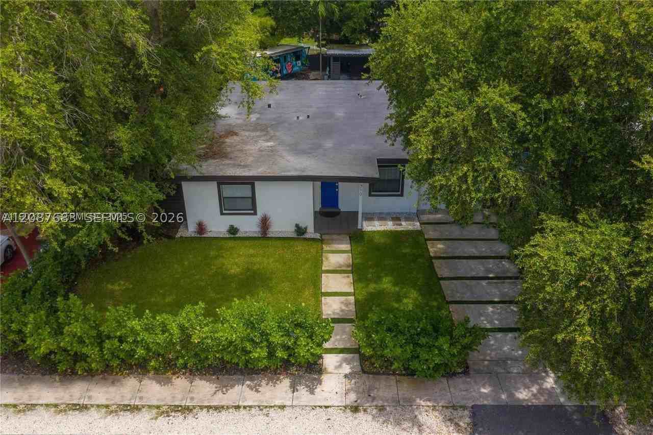 710 Ne 141st St - Photo 7 of 33