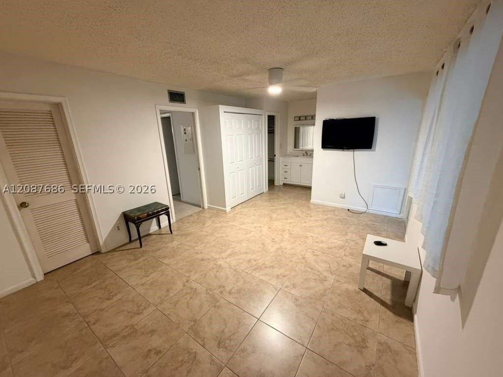 557 High Point Dr #B - Photo 4 of 17