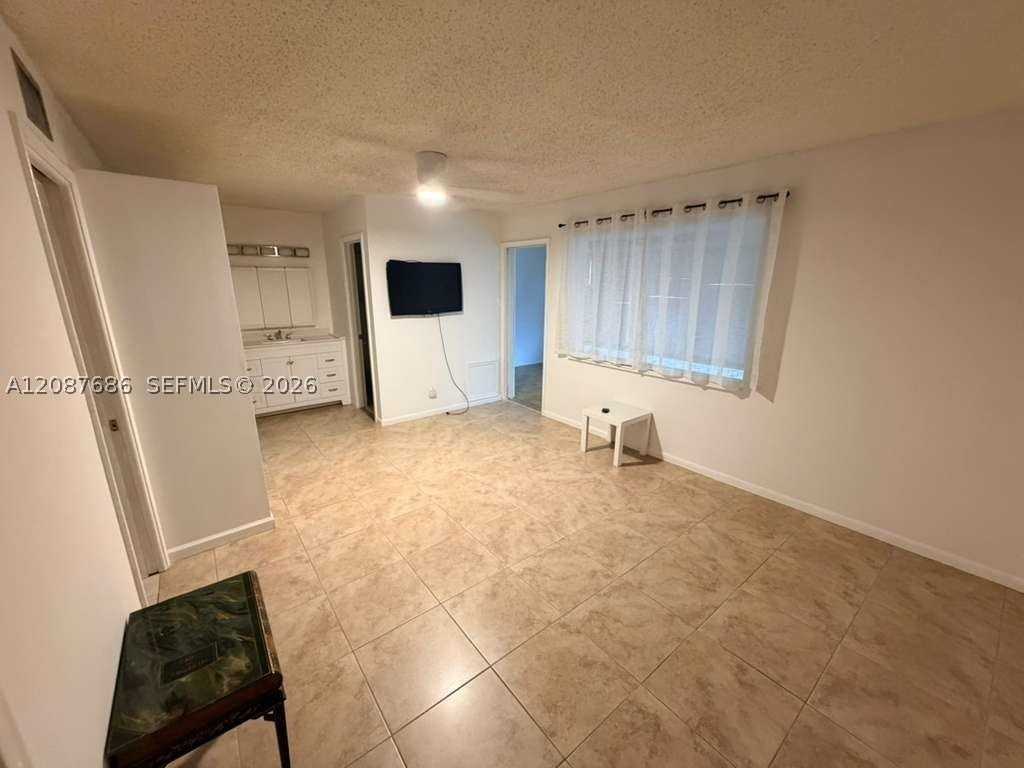557 High Point Dr #B - Photo 6 of 17