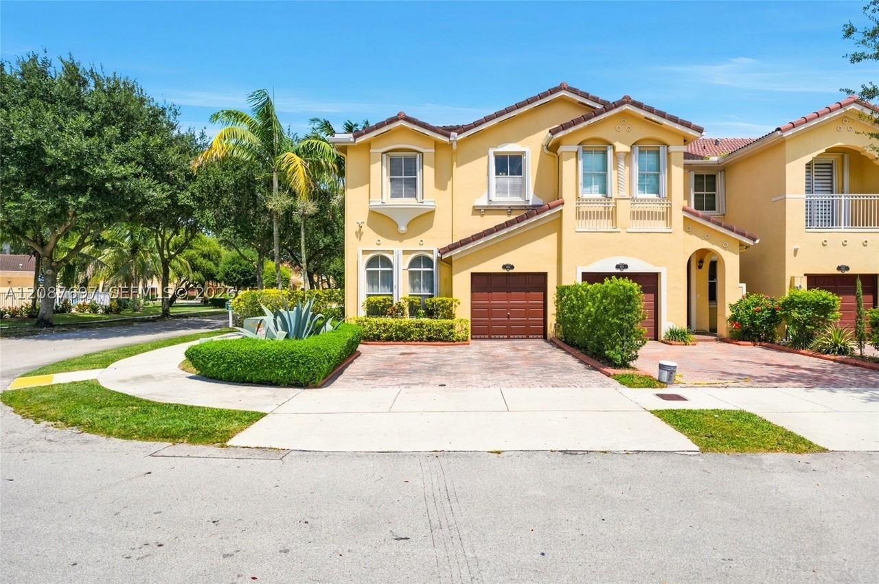 889 Sw 151st Pl - Photo 3 of 41