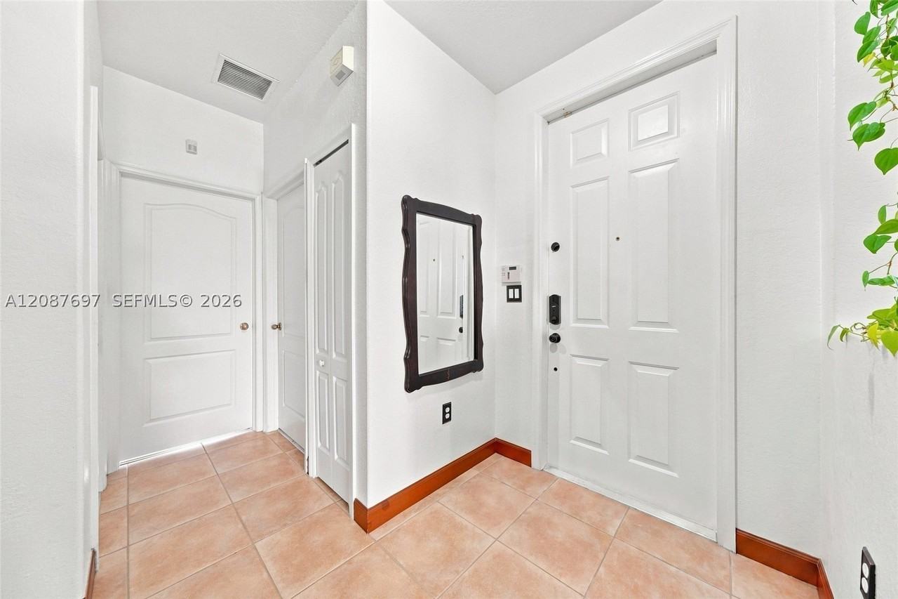 889 Sw 151st Pl - Photo 7 of 41