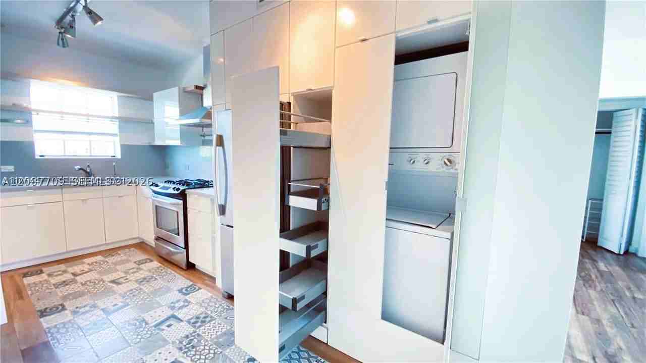 8620 Byron Ave #86208A - Photo 5 of 19