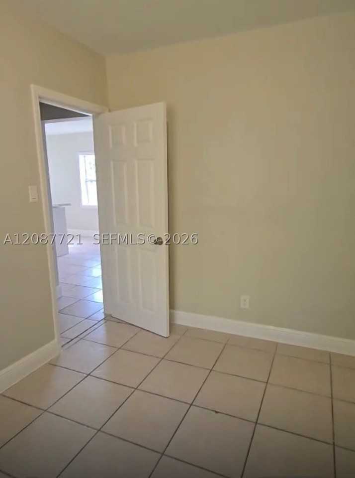 5901 Nw 7th Pl #1 - Photo 3 of 5