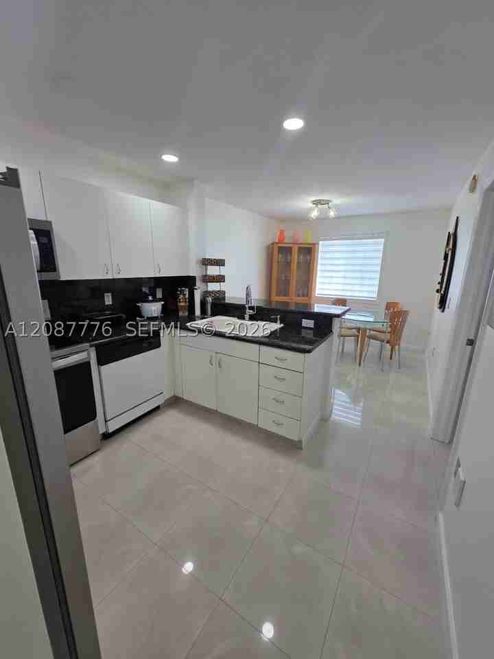 4691 Nw 9th St #204 - Photo 5 of 28