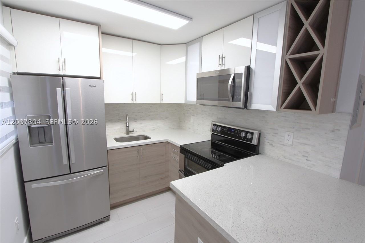 427 Santander Ave #202 - Photo 3 of 17