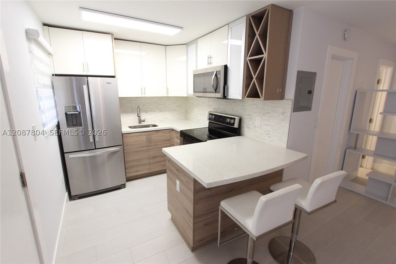 427 Santander Ave #202 - Photo 4 of 17