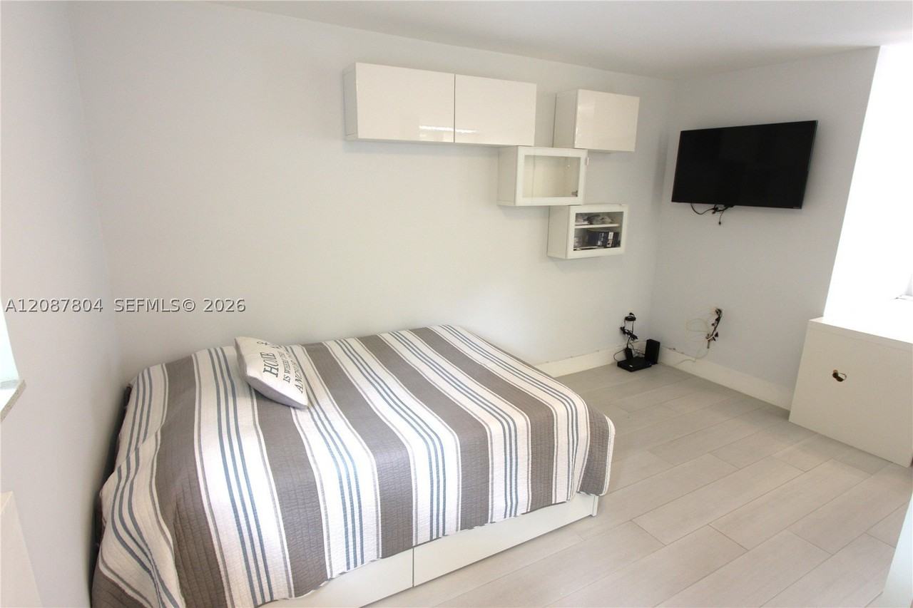 427 Santander Ave #202 - Photo 7 of 17