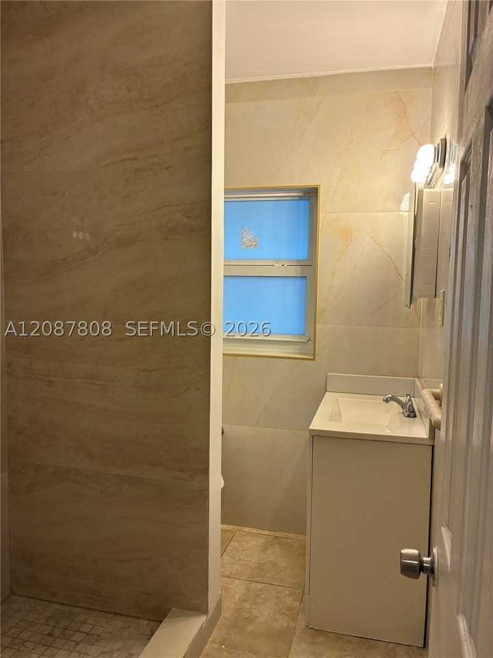 6124 Sw 38th St #6124 - Photo 7 of 21