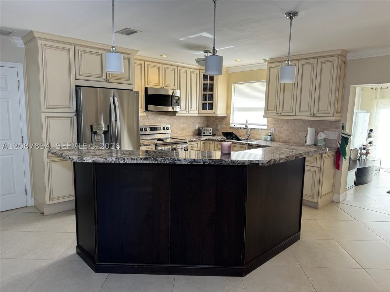 2448 Holly Ln - Photo 6 of 50