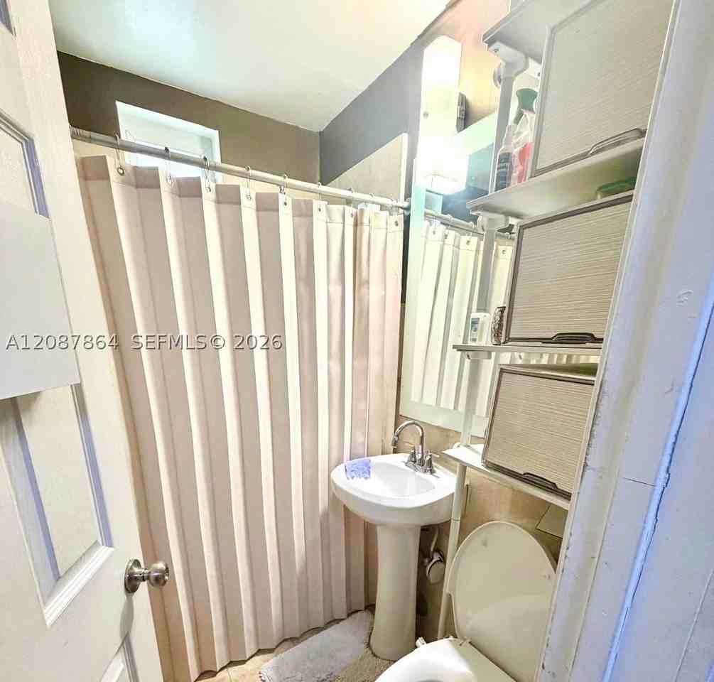 750 Jefferson Ave #04 - Photo 6 of 8