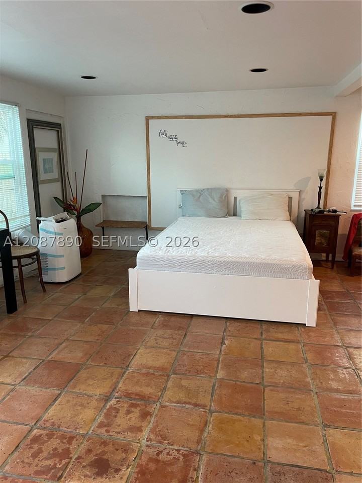 208 Ne 22nd Ave #218 - Photo 3 of 19