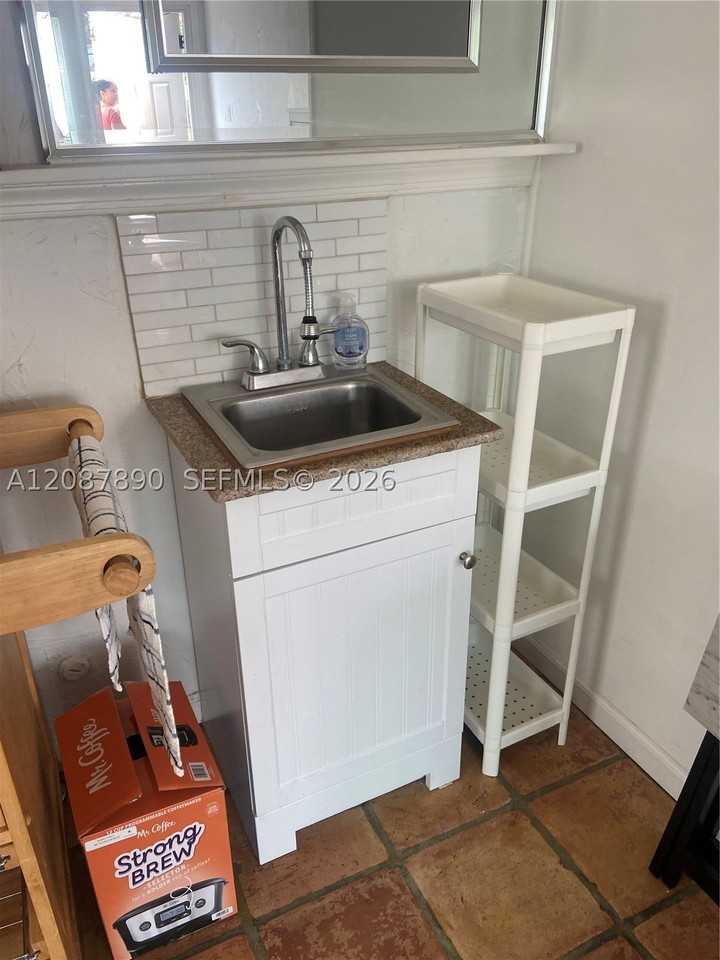 208 Ne 22nd Ave #218 - Photo 6 of 19