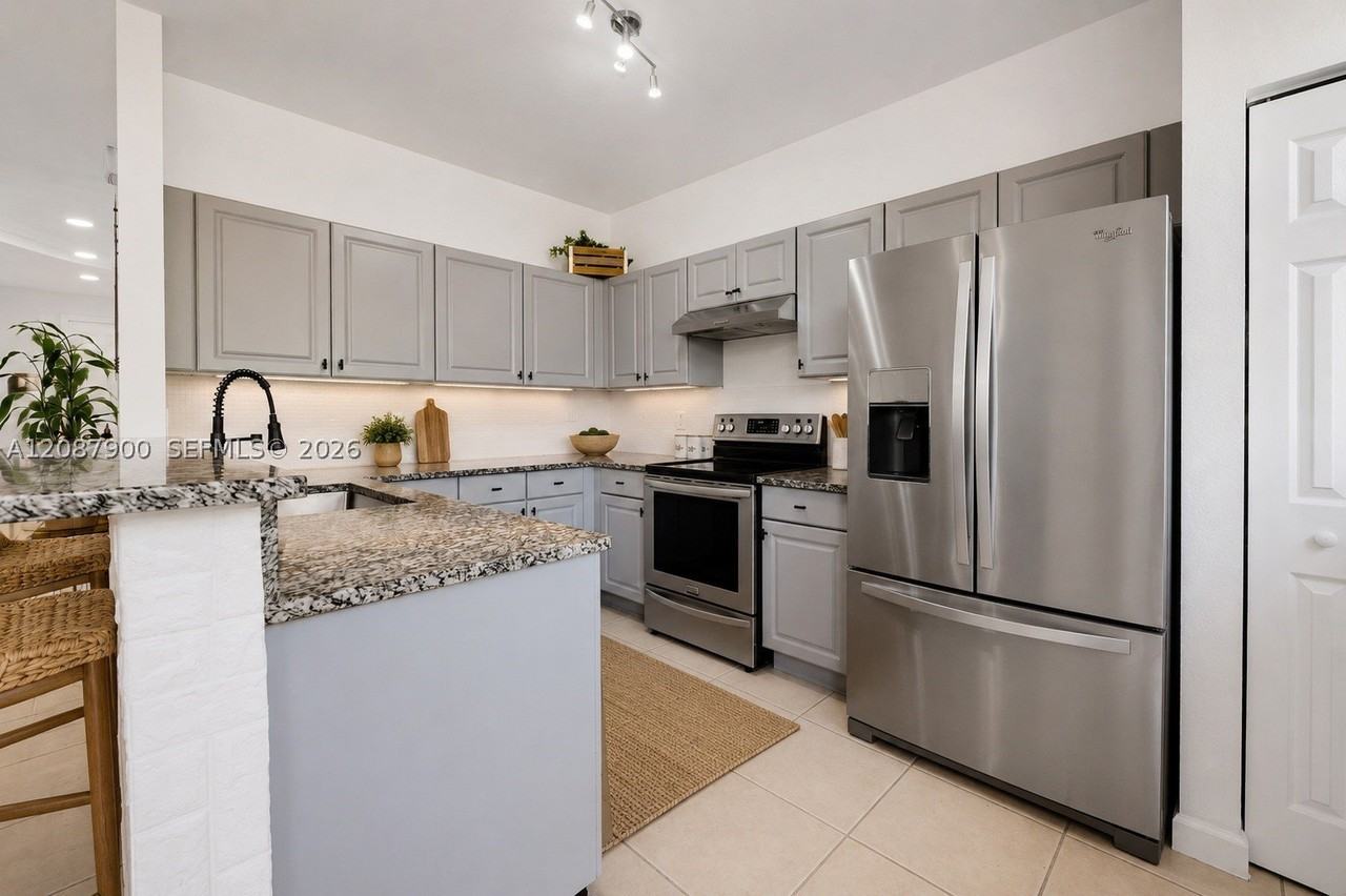 12999 Sw 132nd Ter - Photo 4 of 16