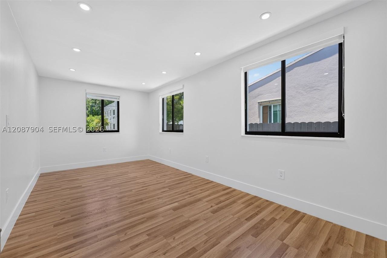 1861 Sw 22nd Ter - Photo 6 of 35