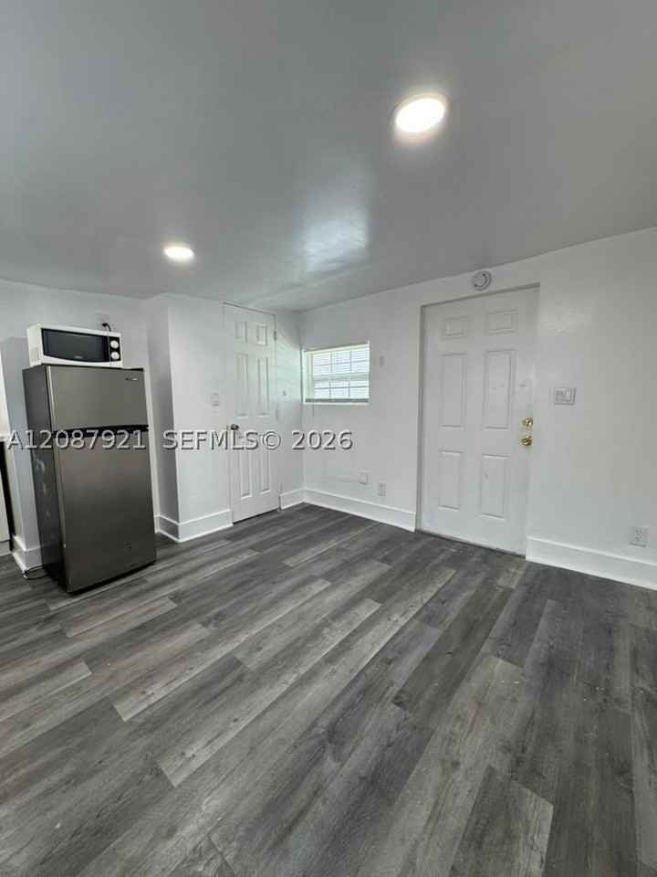 25 Sw 10th St #11 - Photo 4 of 6