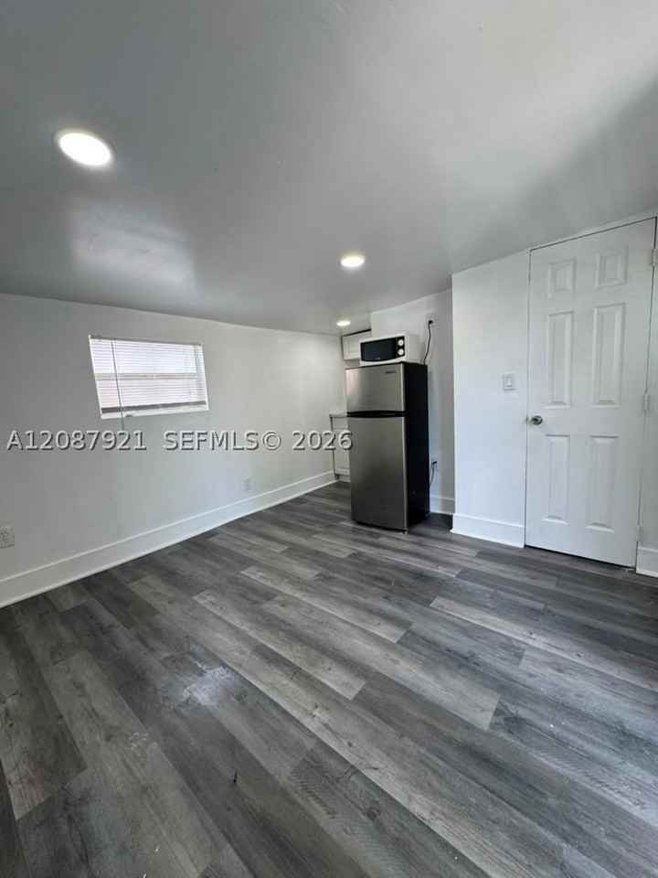 25 Sw 10th St #11 - Photo 6 of 6
