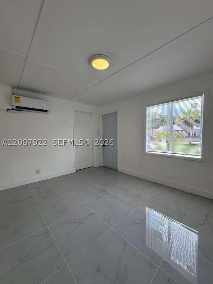 731 Sw 3rd Pl #1 - Photo 3 of 9