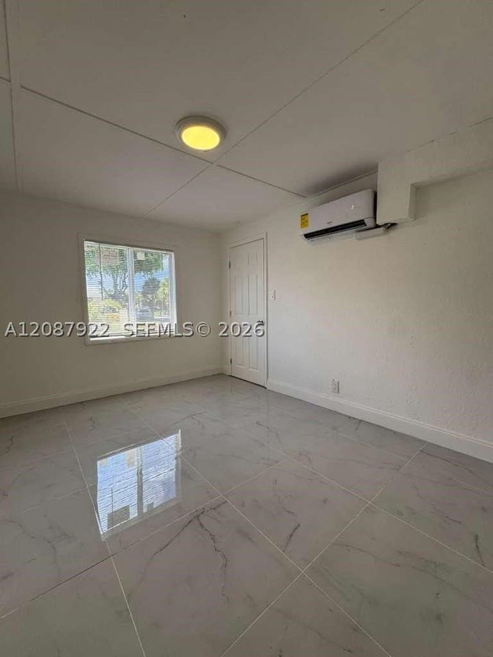 731 Sw 3rd Pl #1 - Photo 7 of 9