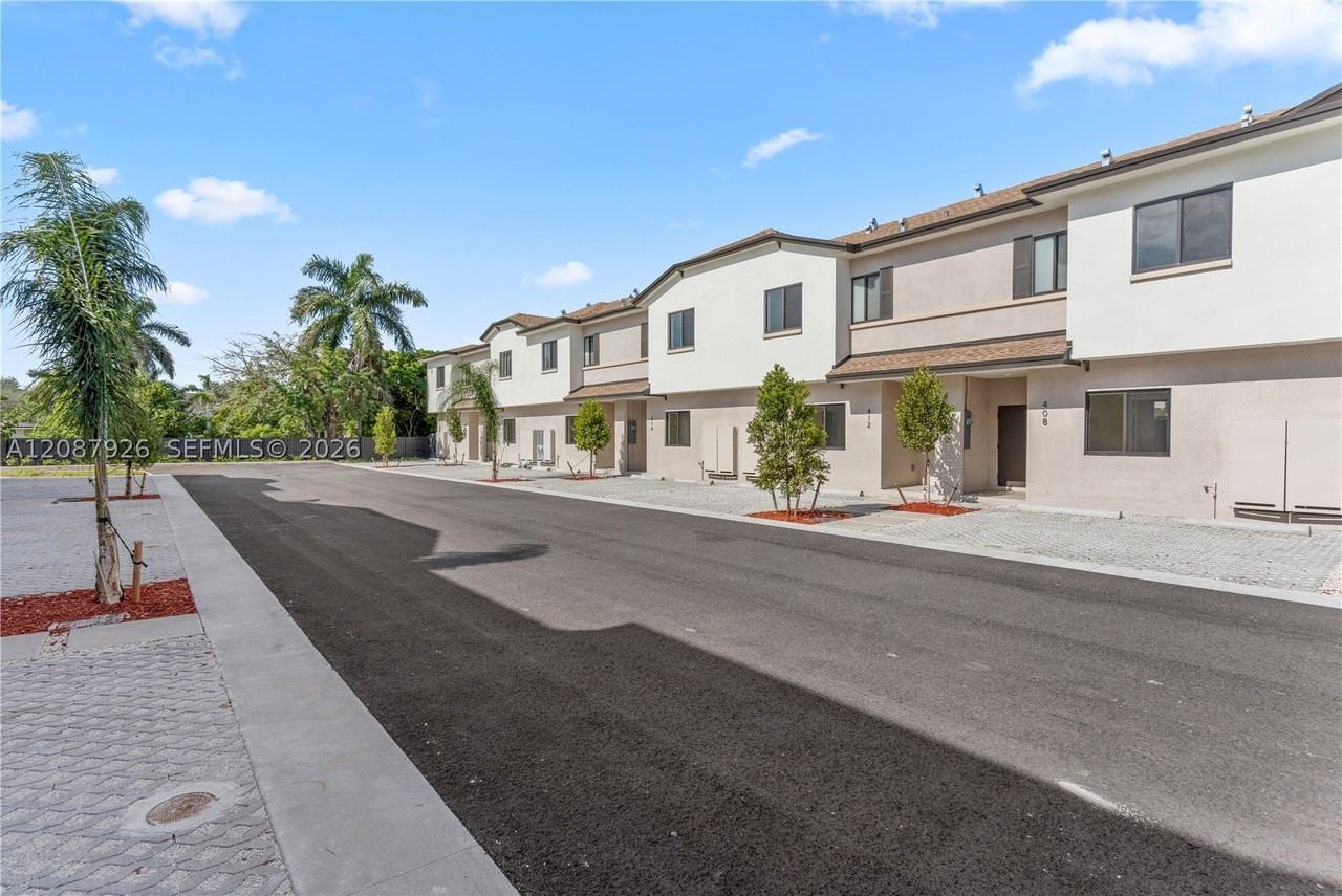 401 Sw Palm Ter #401 - Photo 3 of 13