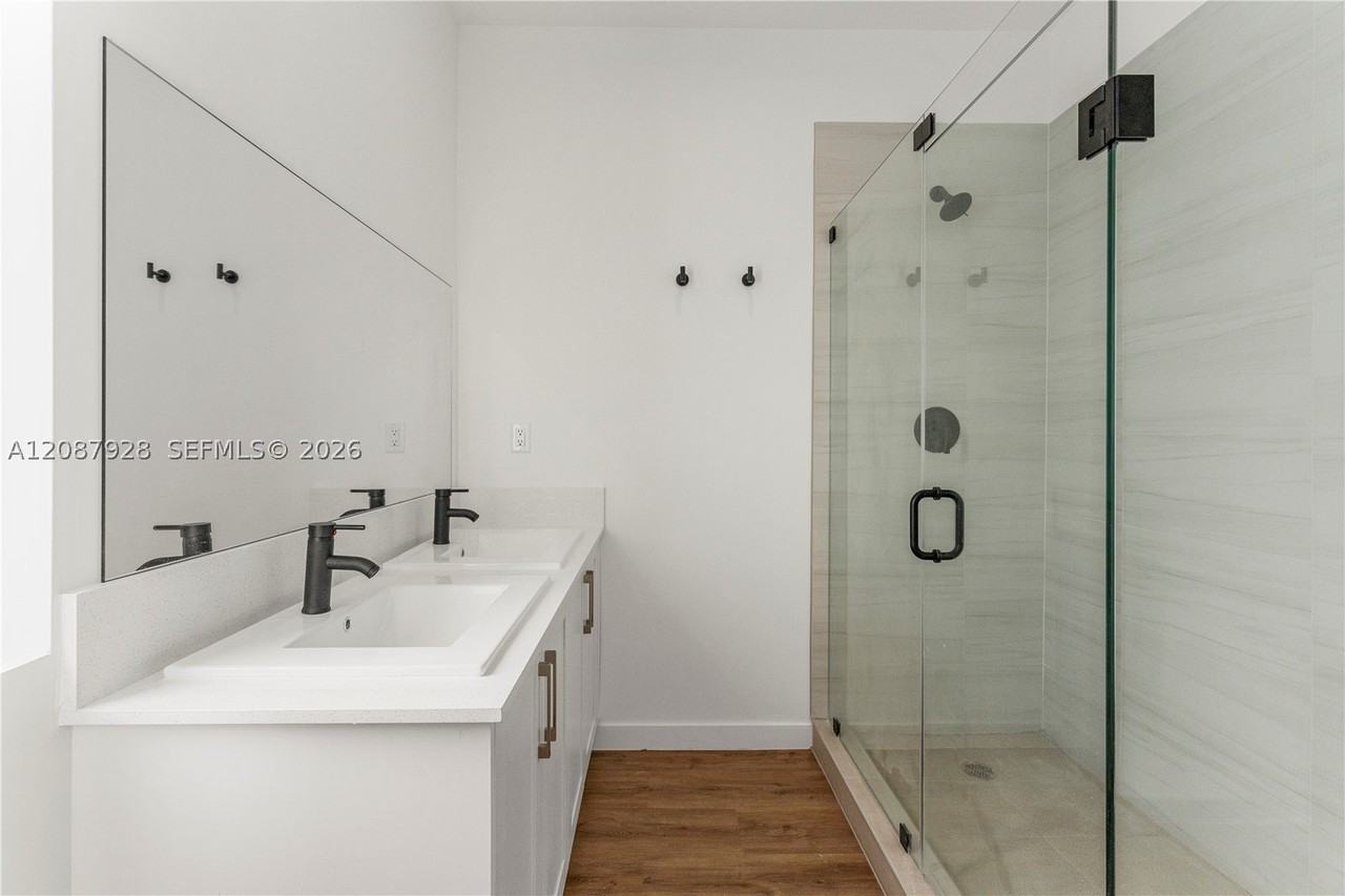 405 Sw Palm Ter #405 - Photo 4 of 24